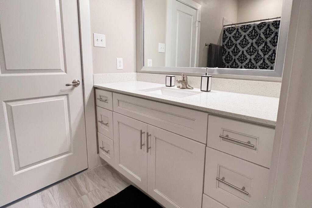 Welcome To Our Spacious 2-Bedroom 2-Bathroom Located In The City Of Houston, Texas! 외부 사진