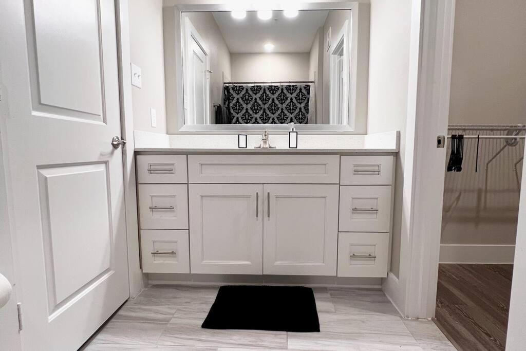Welcome To Our Spacious 2-Bedroom 2-Bathroom Located In The City Of Houston, Texas! 외부 사진